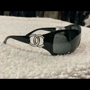 Chanel sunglasses ,no scratches, perfect condition